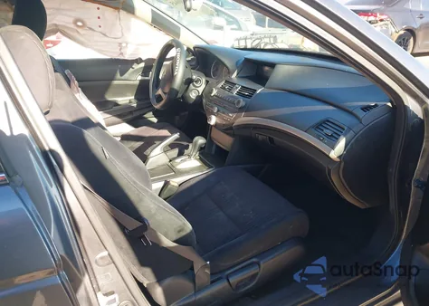 2011 Honda Accord 2.4 Lx z USA, uszkodzony, nr VIN 1HGCP2F32BA058776